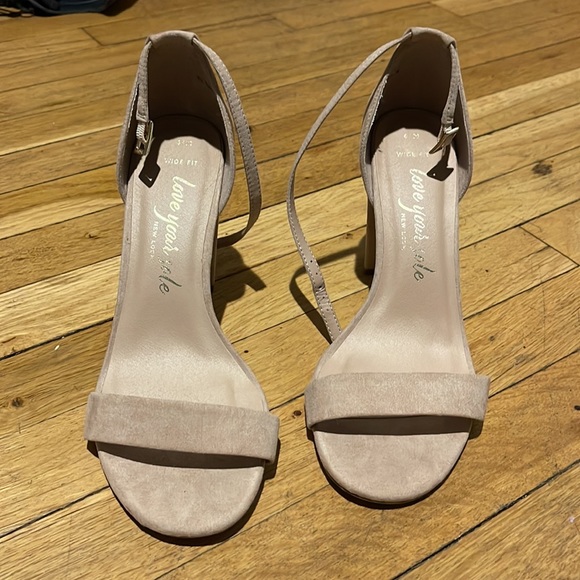 Tan heels - Picture 2 of 10